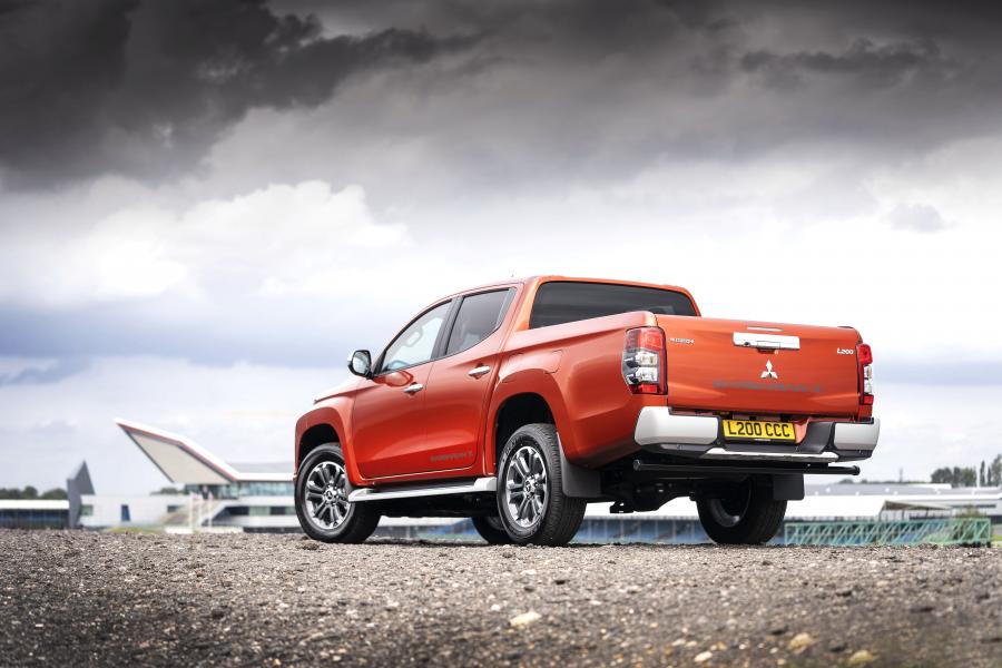  Mitsubishi L200 Barbarian X Double Cab 2019 года  (UK) (фото 19 из 40)